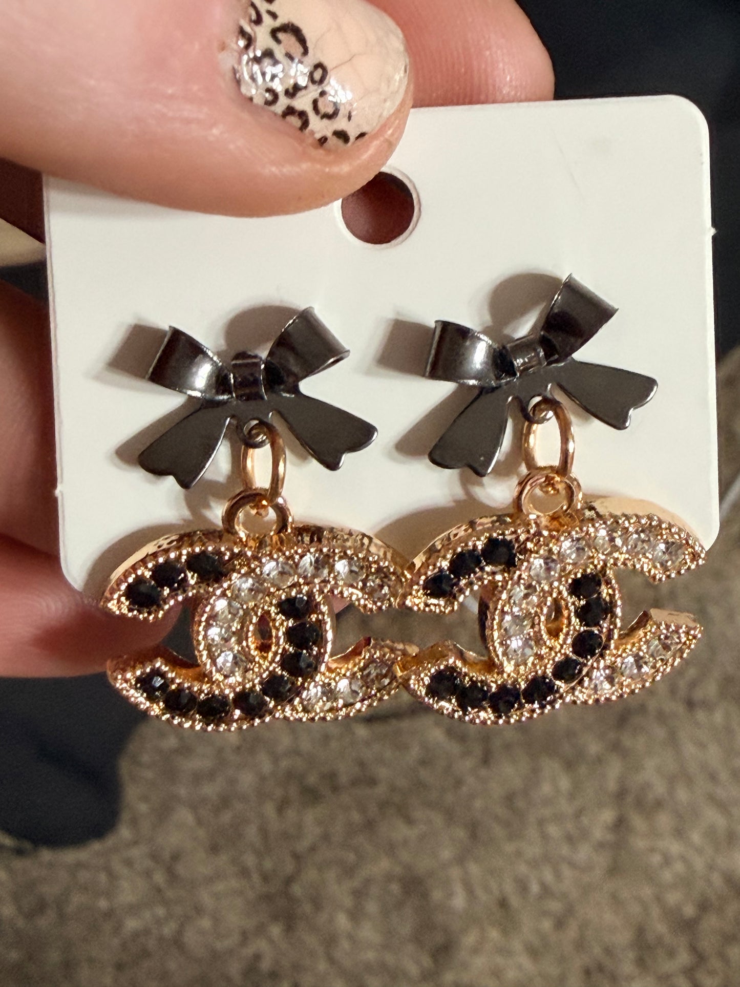 CC black and white bows