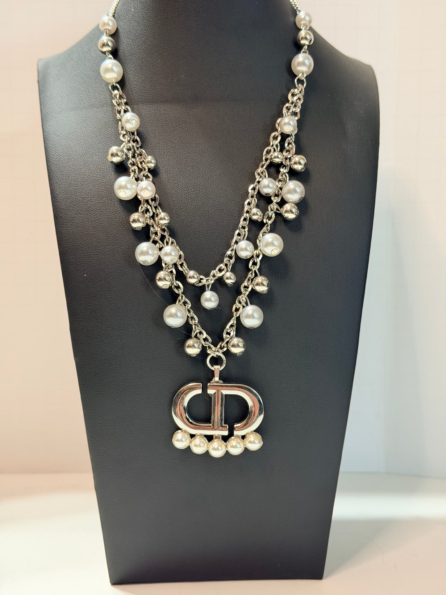 CD silver and pearl necklace